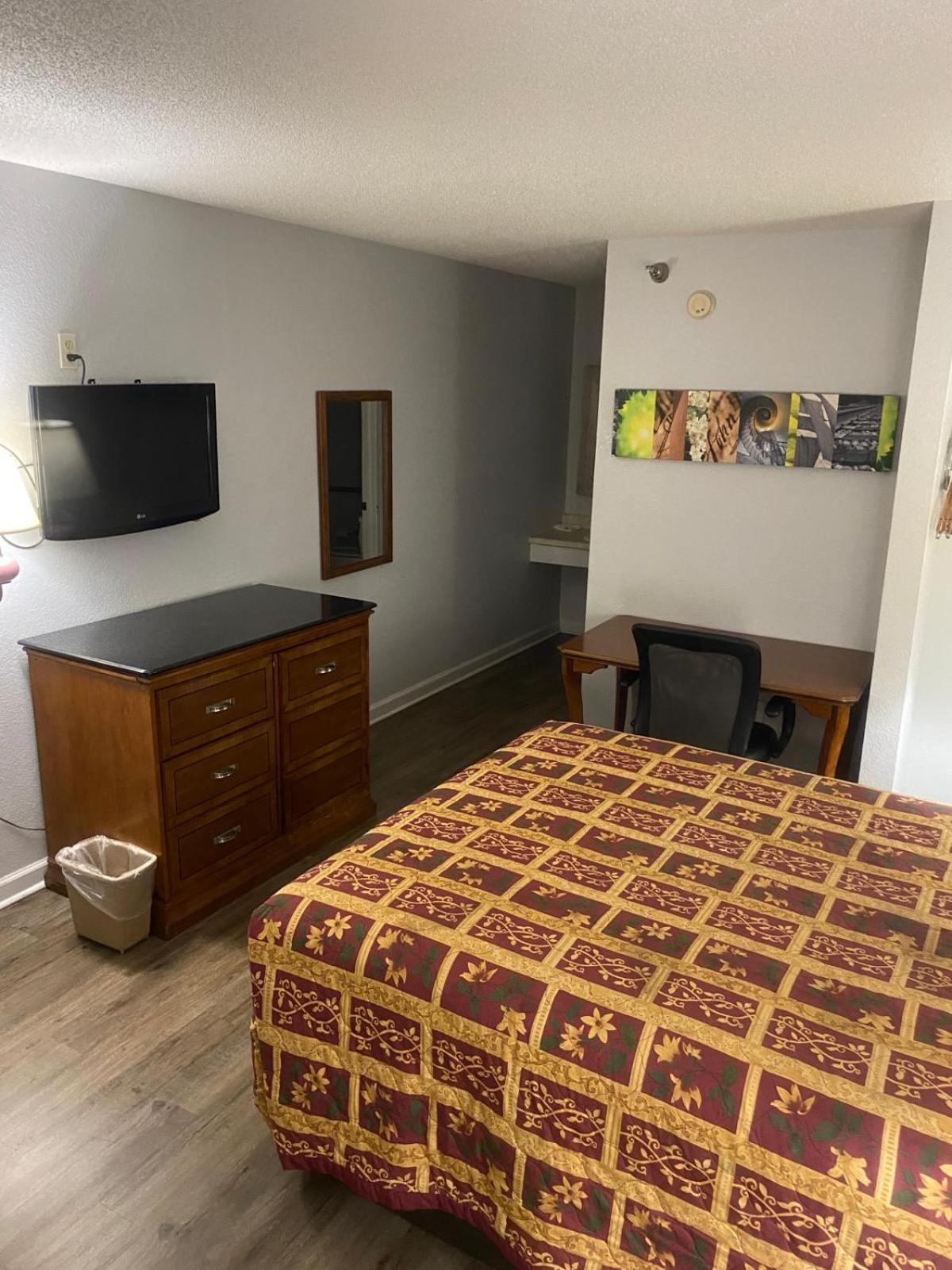 Savannah Lodge Motel *